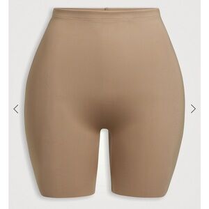 NWT Skims Hip-enhancing Padded Shorts